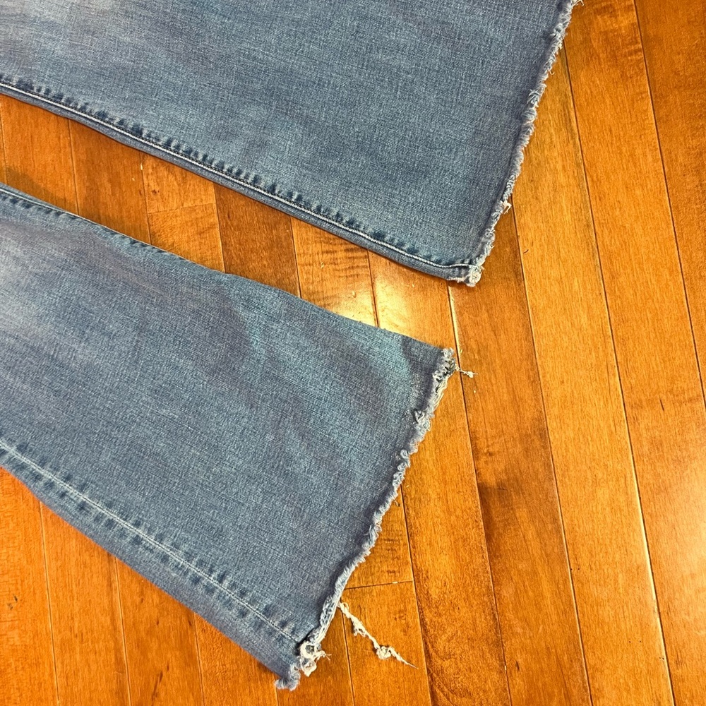 American Eagle Outfitters Light Blue Distressed Flare Jeans - Picture 4 of 6
